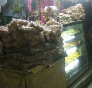 Piles of packets of "Moa"--balls of puffed rice stuck together with sticky jaggery.